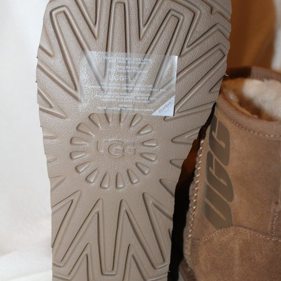 NEW UGG WOMEN'S LOGO MINI ANKLE BOOTS BOOTIES CHESTNUT - Picture 8 of 8